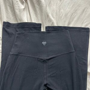 Aritzia black flare leggings